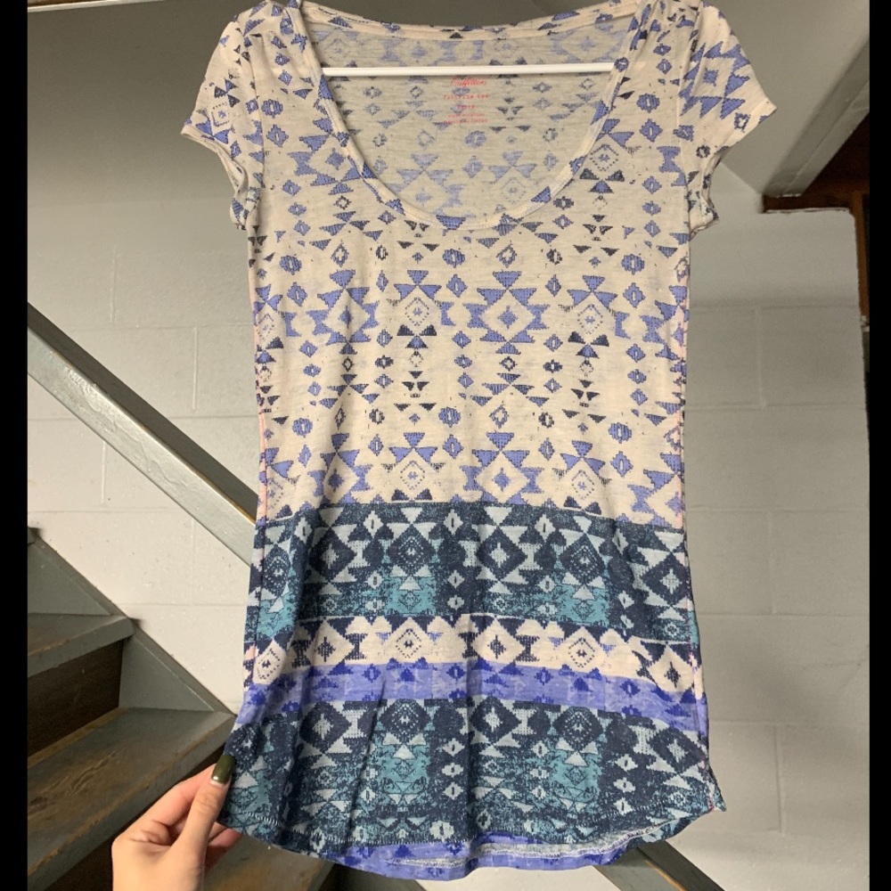 American Eagle patterned tee